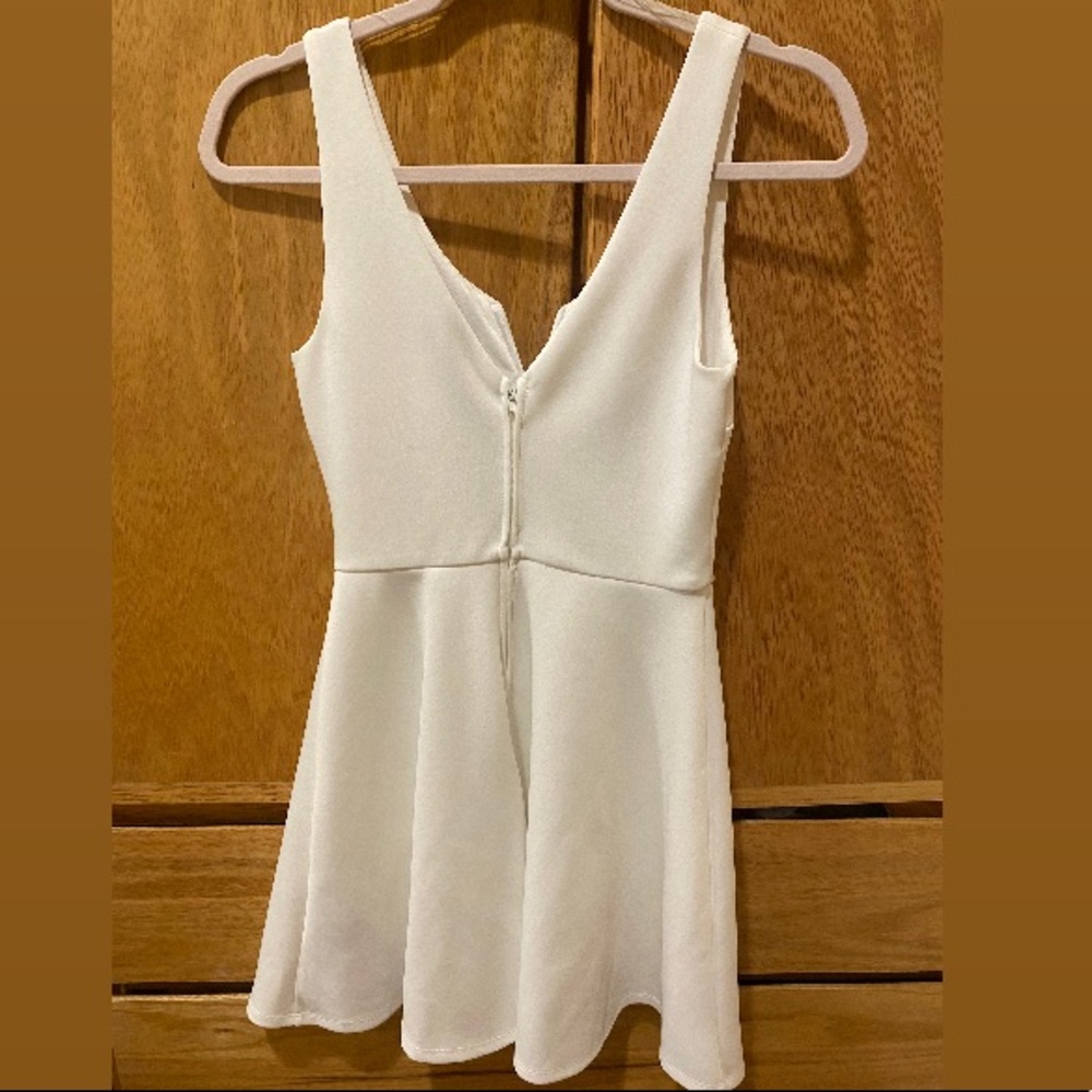 Women’s White  Dress
